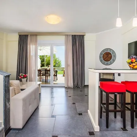 - Sunny Villa Chaniotis