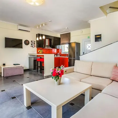 - Sunny Villa